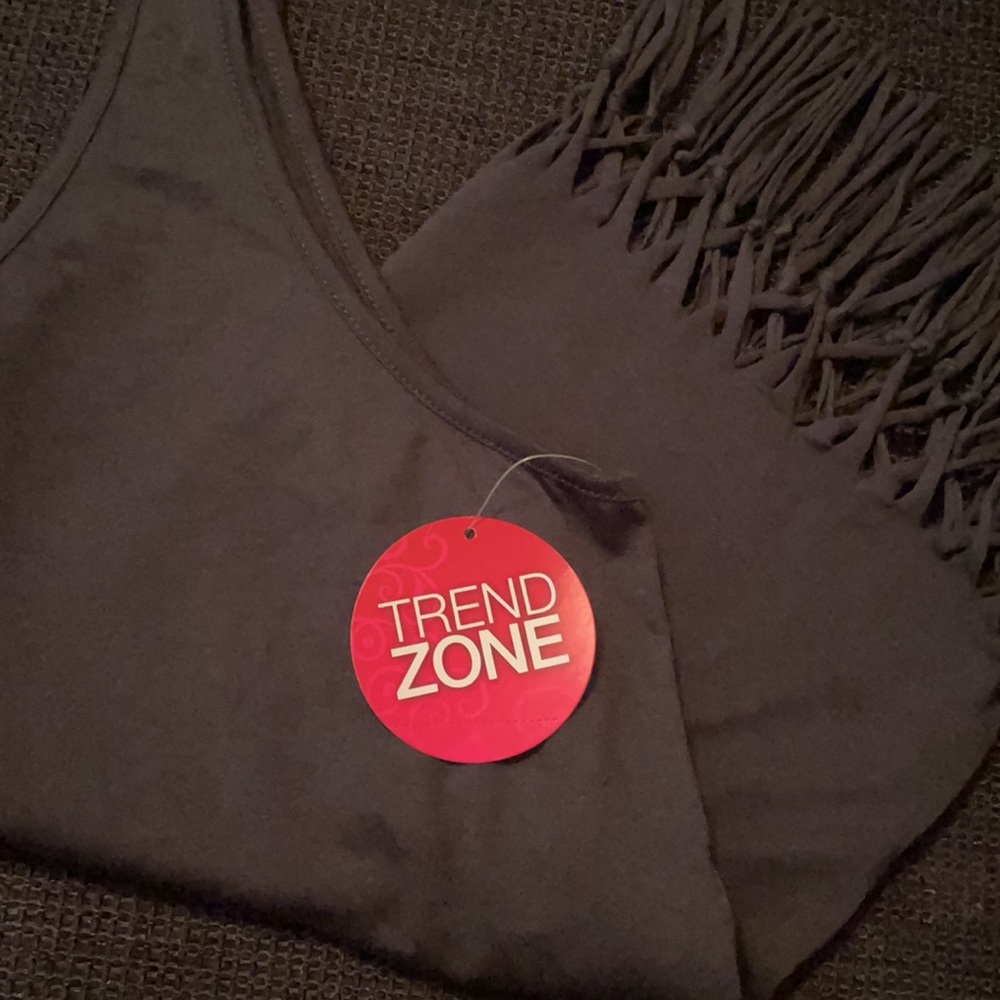 Trend zone size medium fringe tank. NWT.